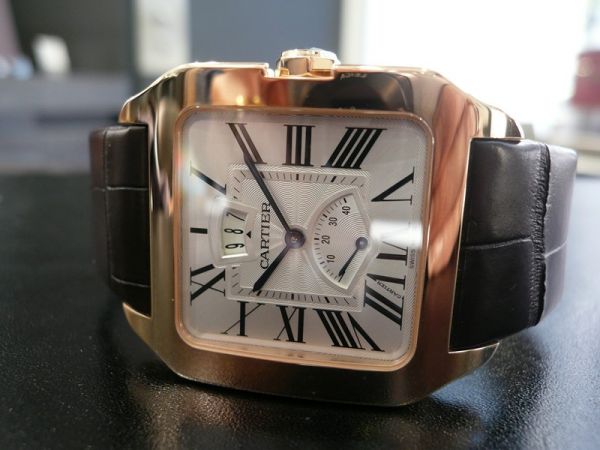 The prominent fake Santos De Cartier Santos-Dumont W2020067 watches are made from 18k rose gold.