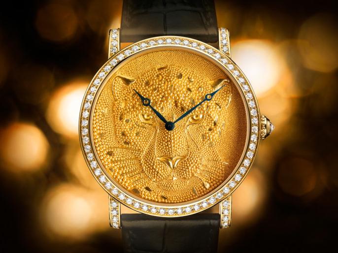 The 18k gold copy watches are decorated with diamonds.