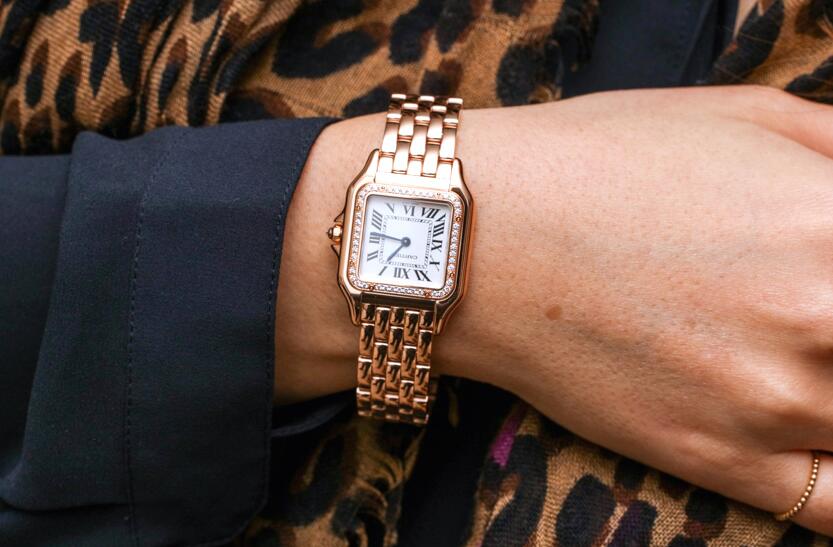 Swiss imitation watches sales hot are luxurious in rose gold.